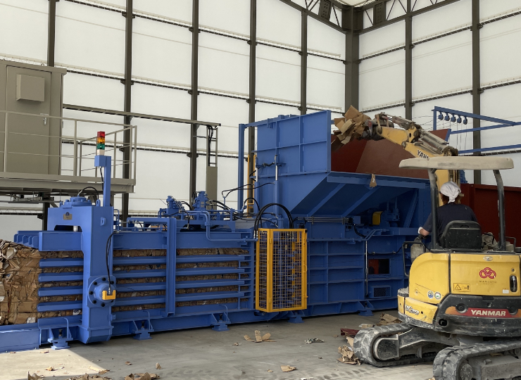 建設廃材用圧縮梱包機